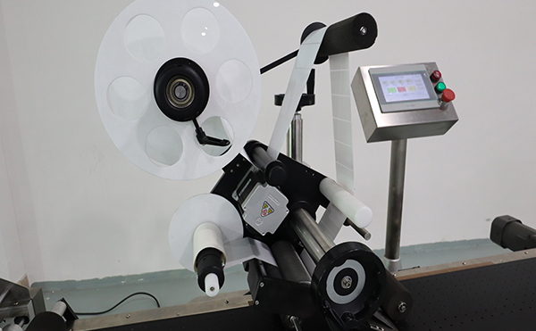 緩存打印貼標機,貼標機設備,轉(zhuǎn)角貼標機